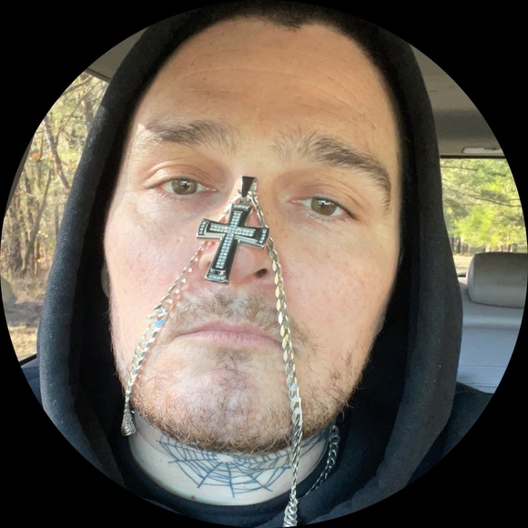 Poshmark profile picture for @neves123